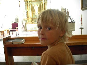 Dítě v kostele